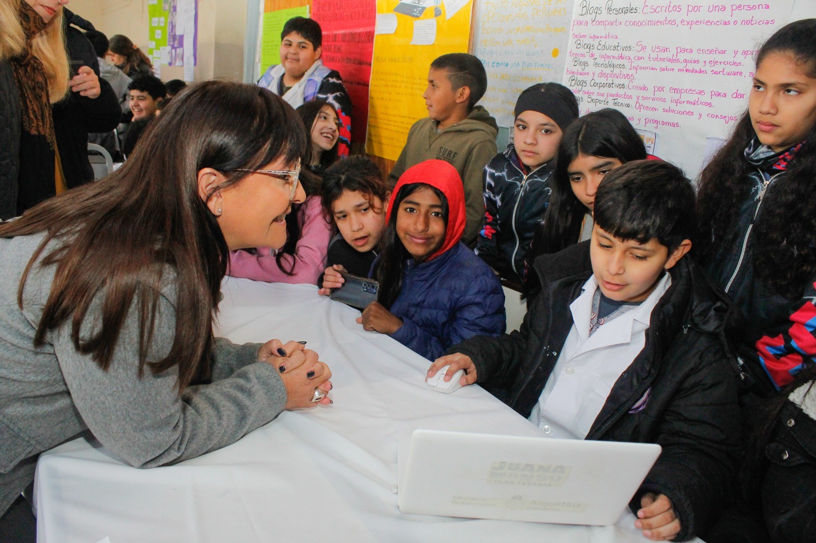 La intendenta de Chimbas,Daniela Rodríguez reconoció la creatividad e ingenios de los estudiantes del departamento al servicio de la ciencia.
