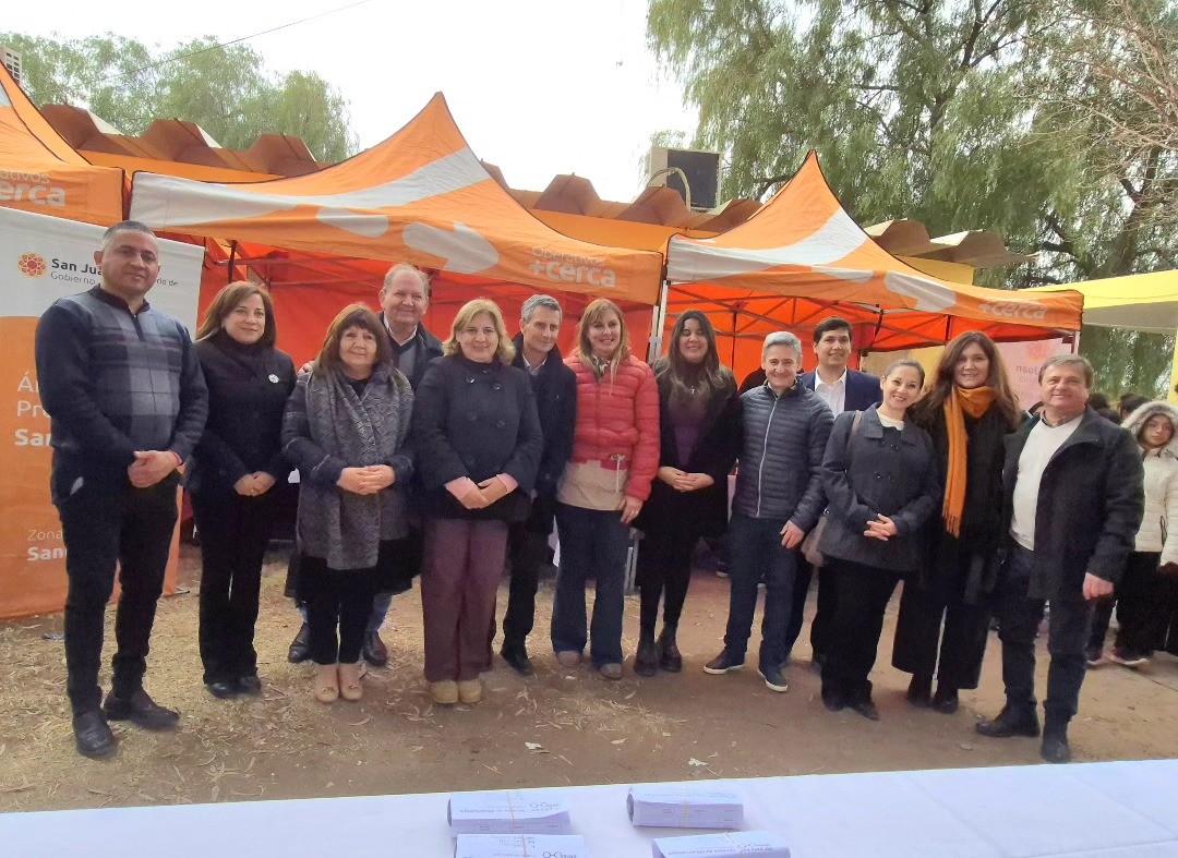 La intendenta de San Martin, Analía Becerra, acompañó al Ministro de Familia,Carlos Platero,en la presentación del   programa nacional «Ver para Ser Libre»