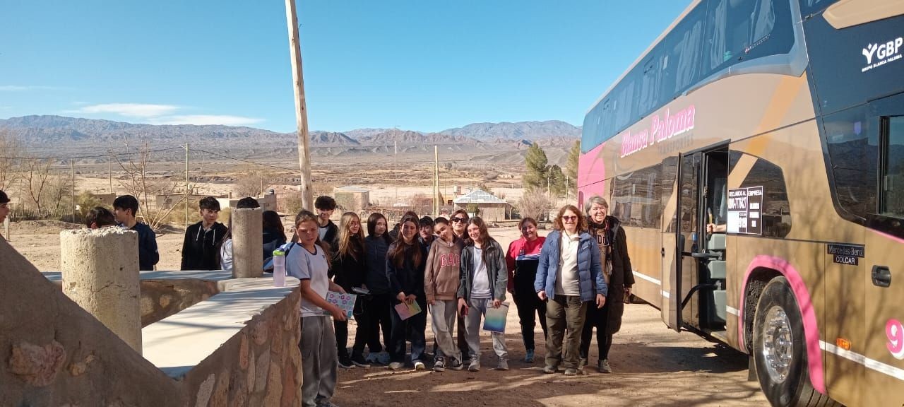 Doscientos estudiantes de la Escuela Industrial de San Juan  llegaron al departamento de Iglesia acompañados por sus docentes   para recorrer algunos de los principales atractivos turísticos y patrimoniales de Iglesia.