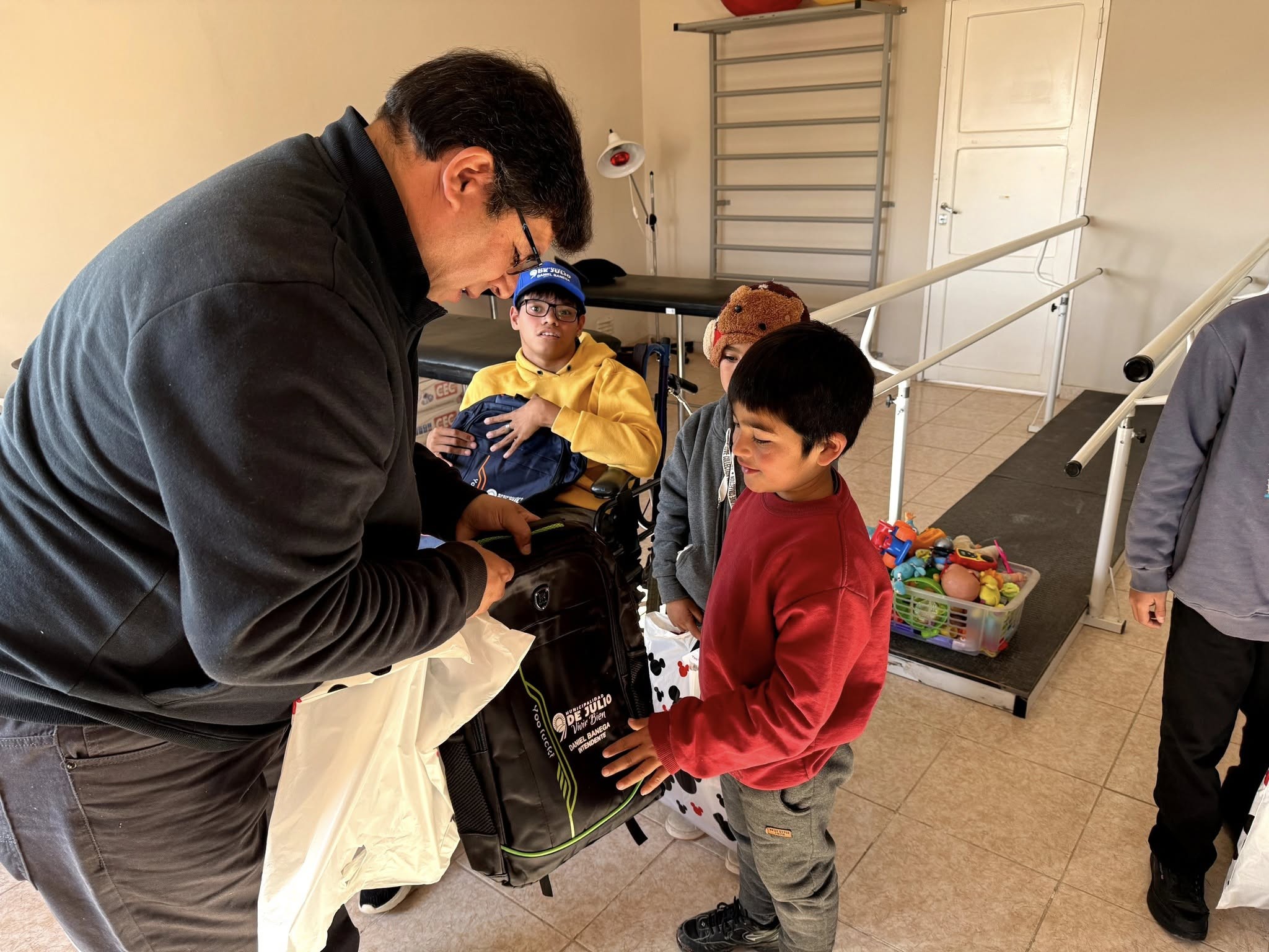 En el marco de las actividades previas al Día del Niño,el intendente de 9 de Julio,Daniel Banega,visito el CIC de Villa Cabecera