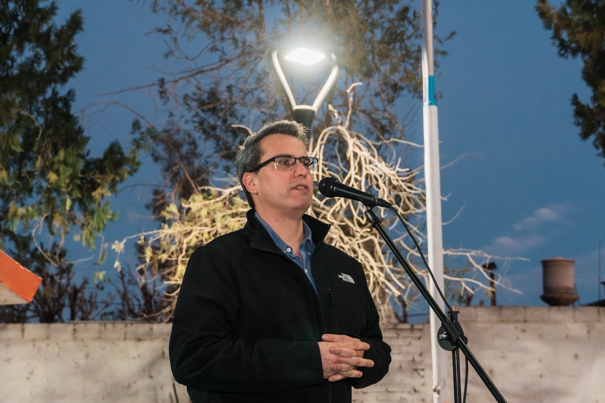 Celebrando un nuevo aniversario del departamento Rawson,el intendente Carlos Munisaga festeja con los vecinos dándoles nuevas obras.