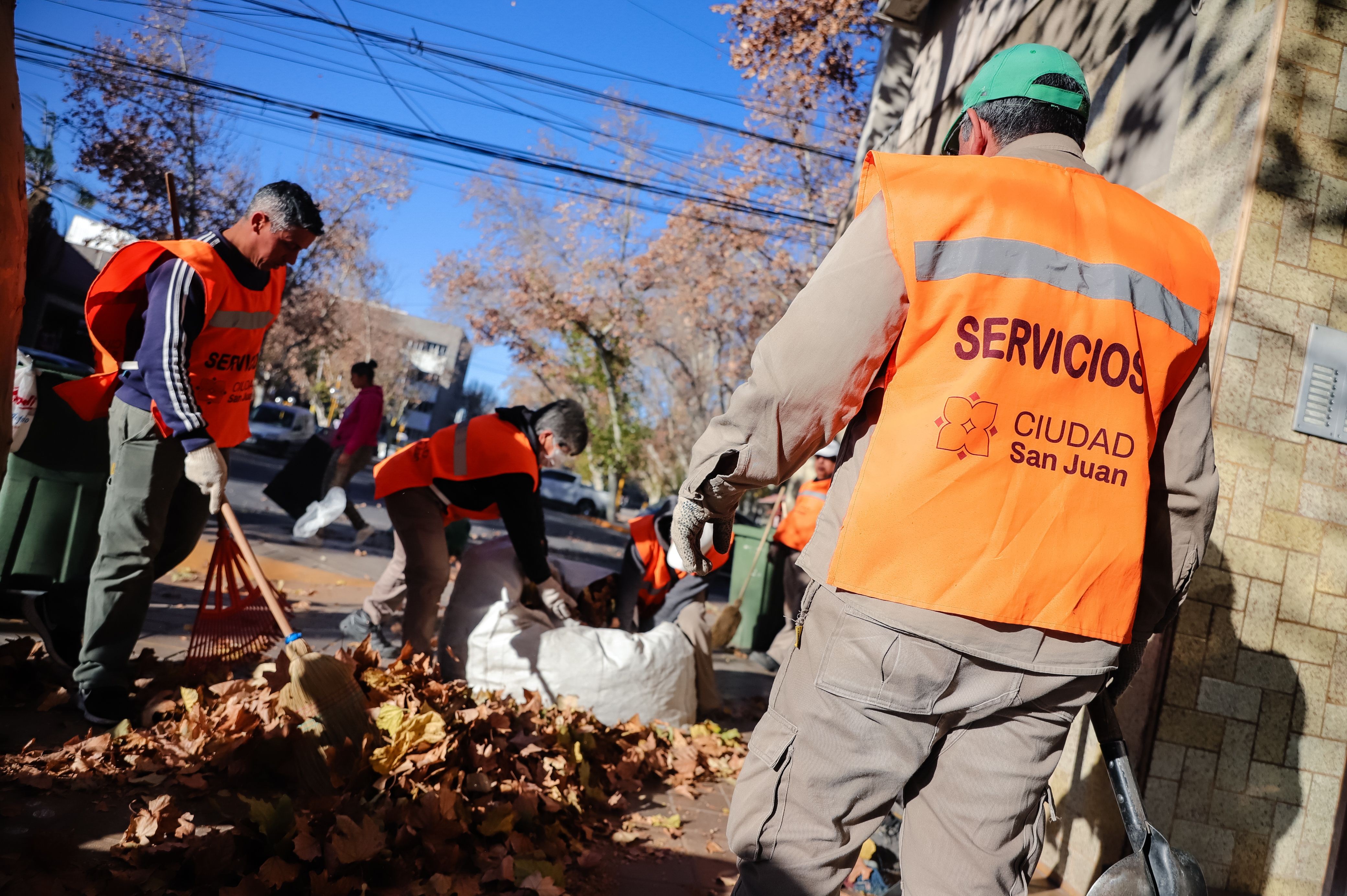 Con un nuevo cronograma de Limpieza y Poda el municipio de la Ciudad de San Juan continua con  los operativos semanales en barrios y microcentro para el mantenimiento urbano