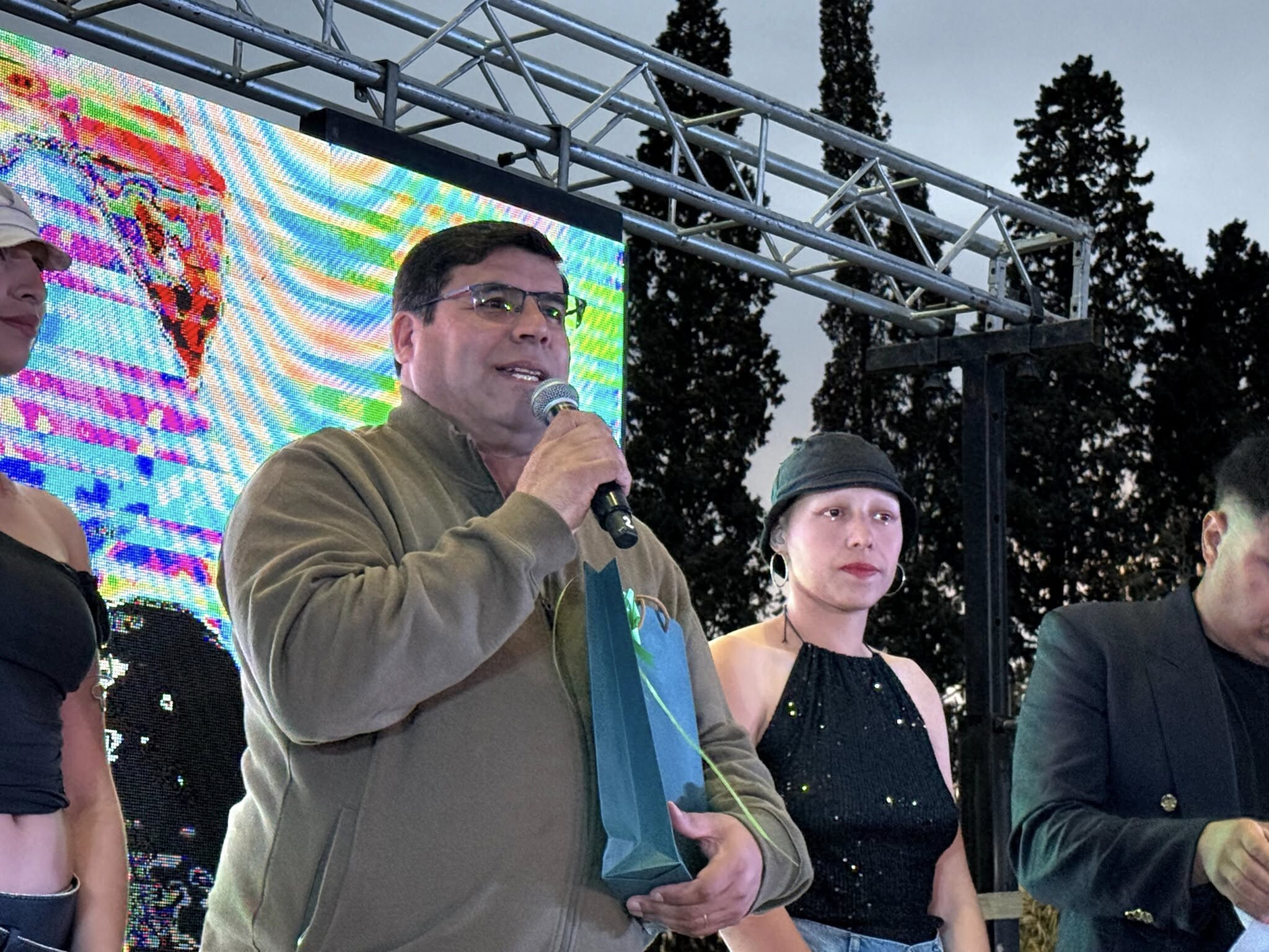 El intendente de 9 de Julio,Daniel Banega,en su gestión continua impulsando el apoyo a los jóvenes del departamento en distintas actividades.