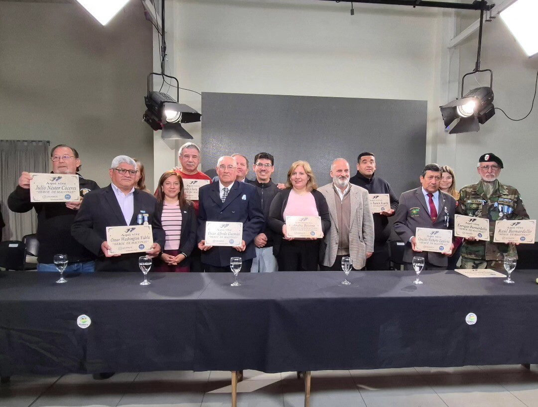 En un acto cargado de emoción y memoria, la Municipalidad de San Martín rindió homenaje a los héroes de Malvinas en el Polo Audiovisual.
