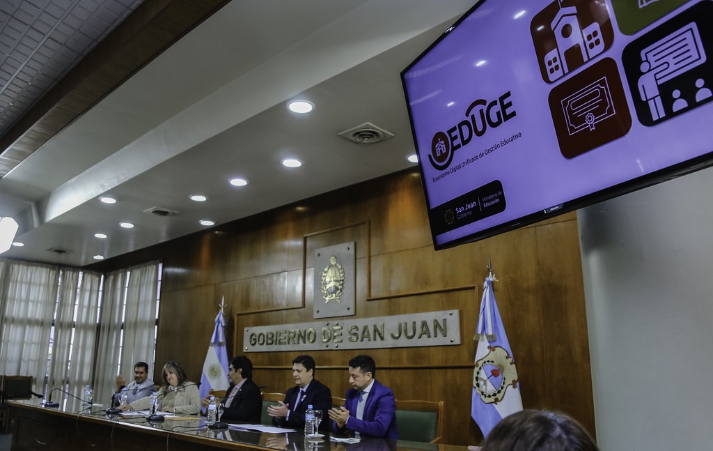 San Juan da un paso histórico y sera la primera provincia del país en implementar una plataforma educativa con inteligencia artificial que integra en un solo sistema la gestión pedagógica, administrativa y de personal escolar, llamada EDUGE.