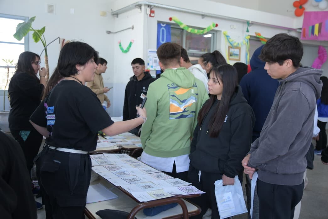 La Oferta Educativa Itinerante de la UNSJ llegó al departamento de Iglesia acercando información a los jóvenes sobre todas las oportunidades que brinda la universidad.