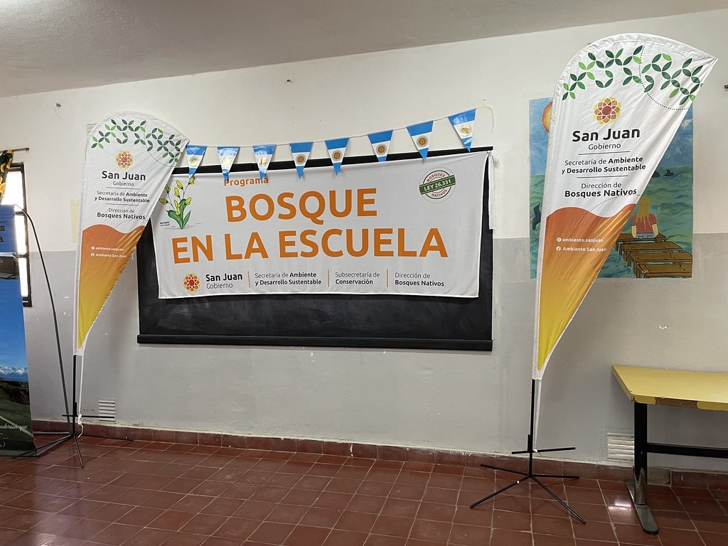 El programa que lleva adelanta la Secretaria de Ambiente,el Bosque en la Escuela,avanza en Iglesia con forestación y apicultura