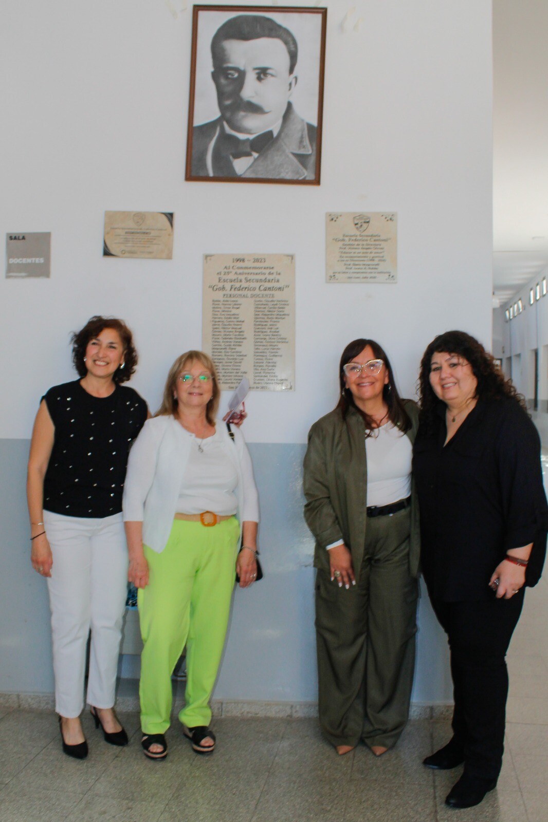 Conmemorando el Día del Profesor la intendenta de Chimbas,Daniela Rodriguez junto a su equipo de “Chimbas Te Quiero” participio del evento trascendental para la Esc.Cantoni  para su identidad y vida institucional.