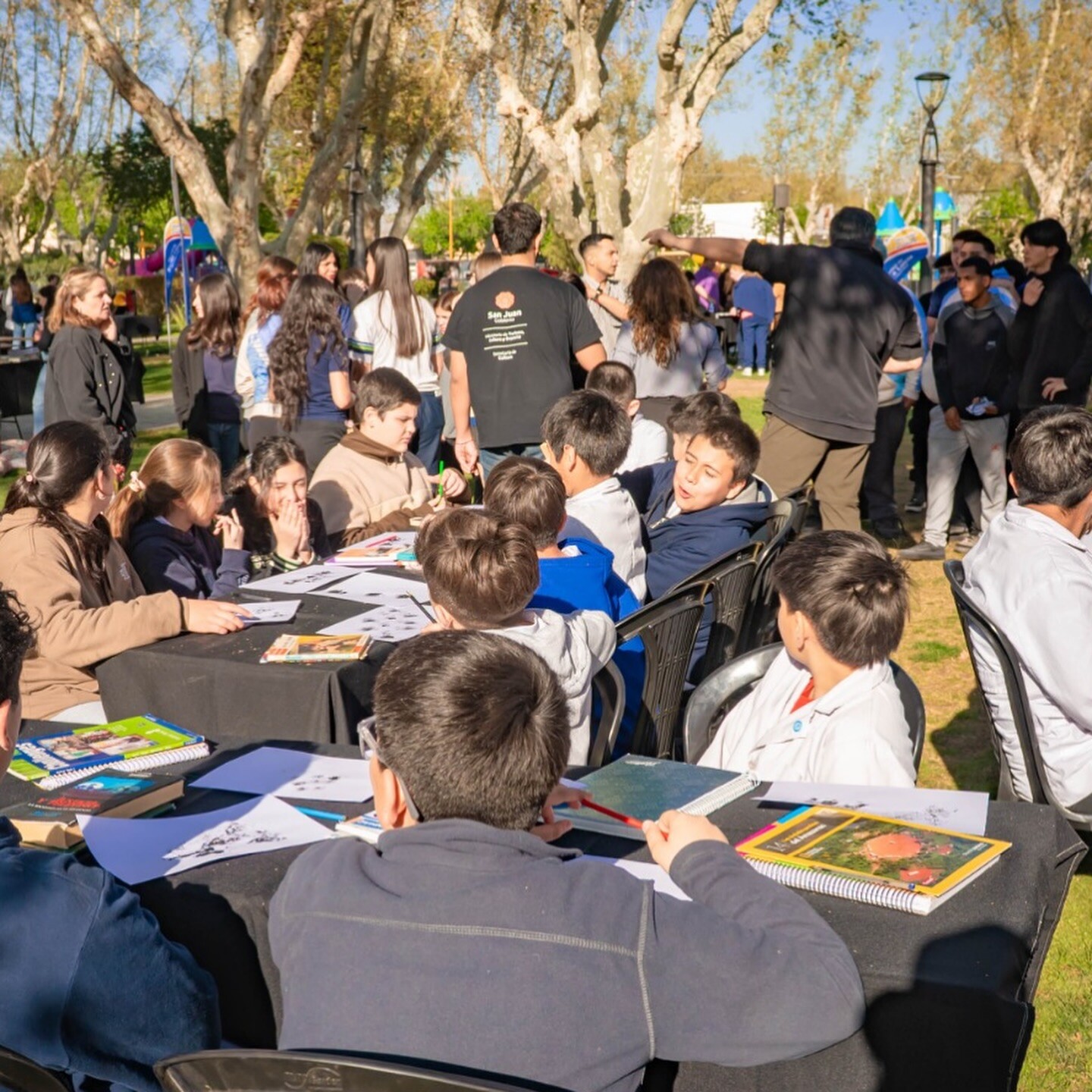Santa Lucia vivio una jornada de  Plazas de lectura donde se realizo  un encuentro entre escuelas y Bibliotecas Populares