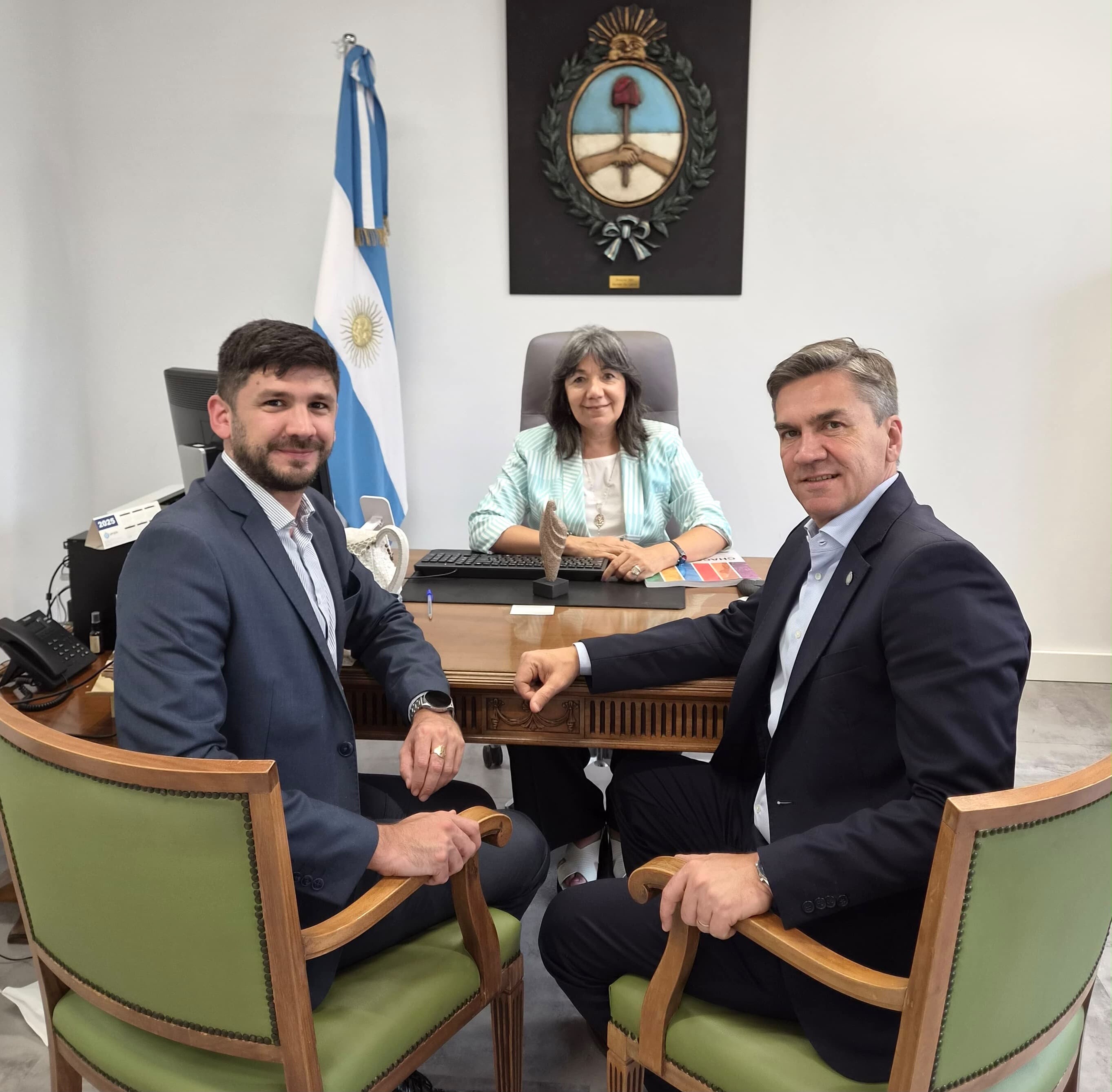 ZDERO RECONOCIÓ EL ACOMPAÑAMIENTO DEL CONSULADO ARGENTINO EN BARCELONA DURANTE LA MISIÓN DEL CHACO
