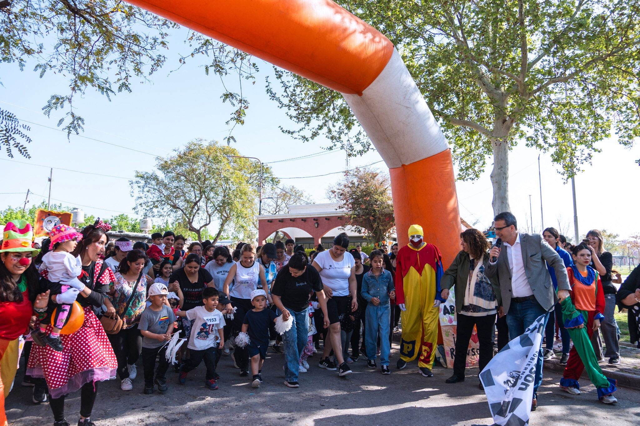El intendente de Rawson,Carlos Munisaga fue participe del encuentro de los Centros de Desarrollo Infantil del departamento en el Parque de Rawson.