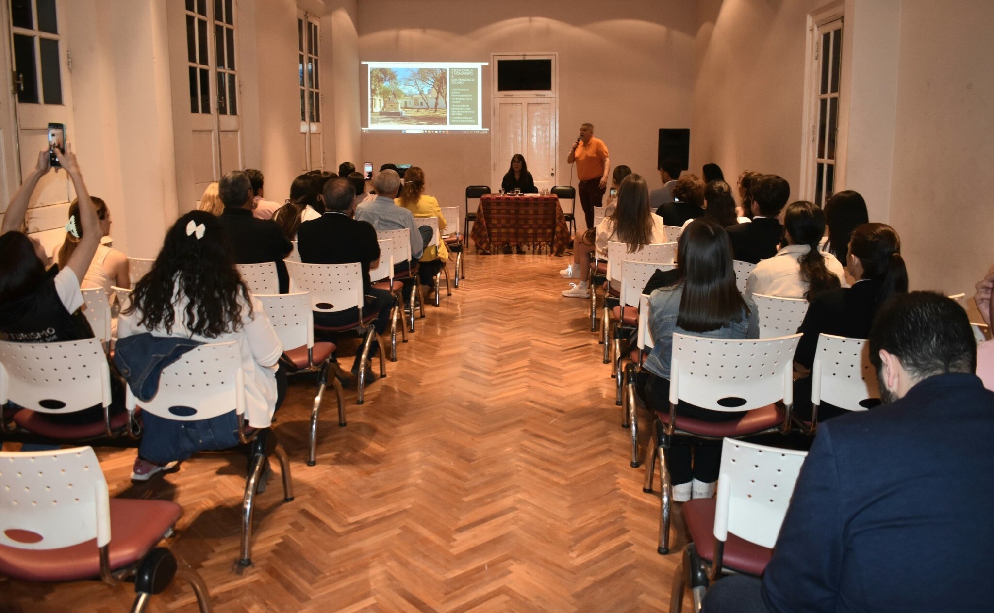 Por el Día Internacional del Turismo, la Municipalidad de la Capital realizó una jornada formativa en la Vieja Estación del Parque Oeste, con la presentación de destacados expertos y referentes de la temática.