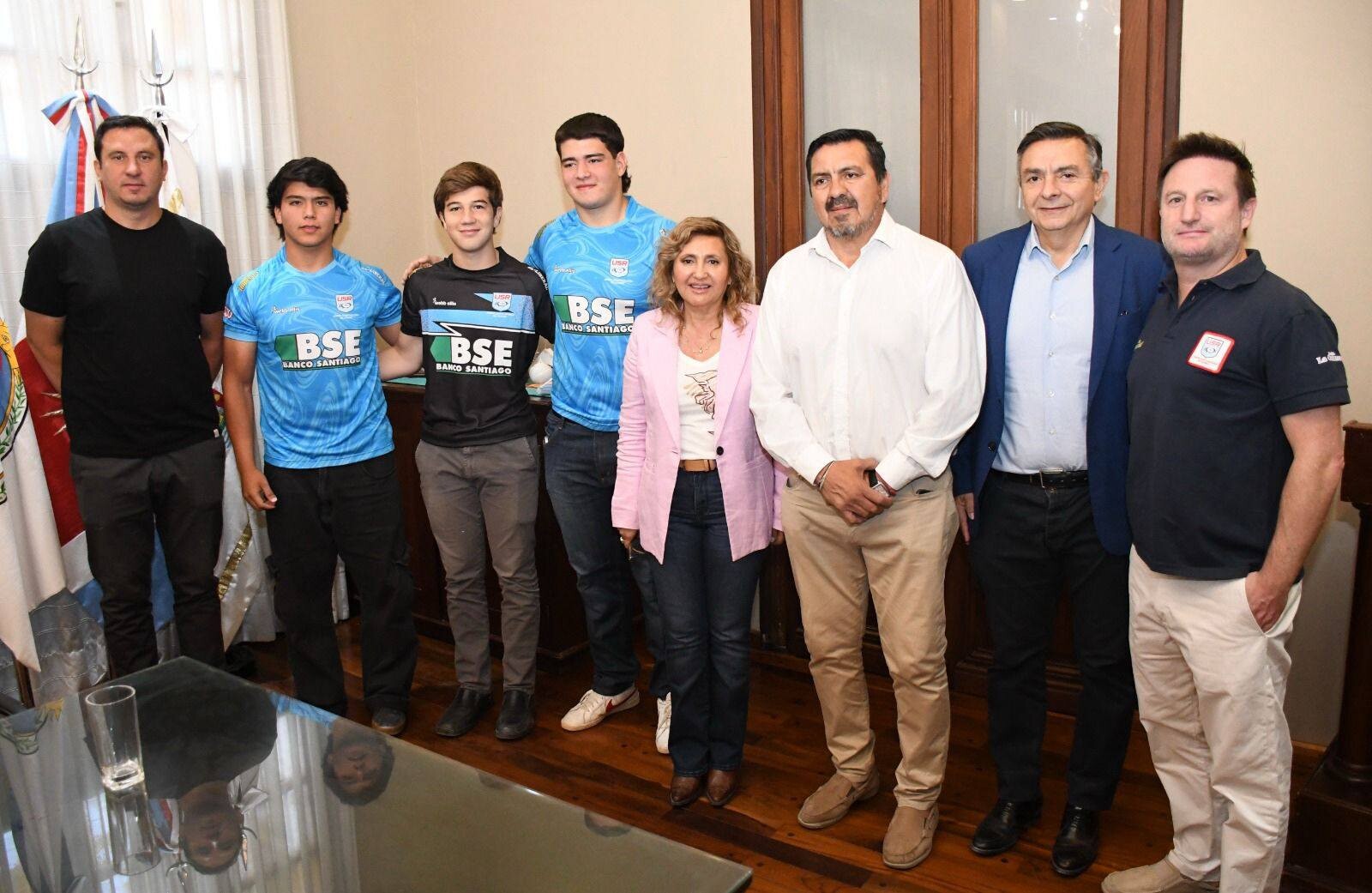 La intendente de la Capital, Ing. Norma Fuentes, recibió en el salón de acuerdos de la municipalidad a parte de la delegación de la Selección Santiagueña de Rugby masculino de la categoría Sub 17.
