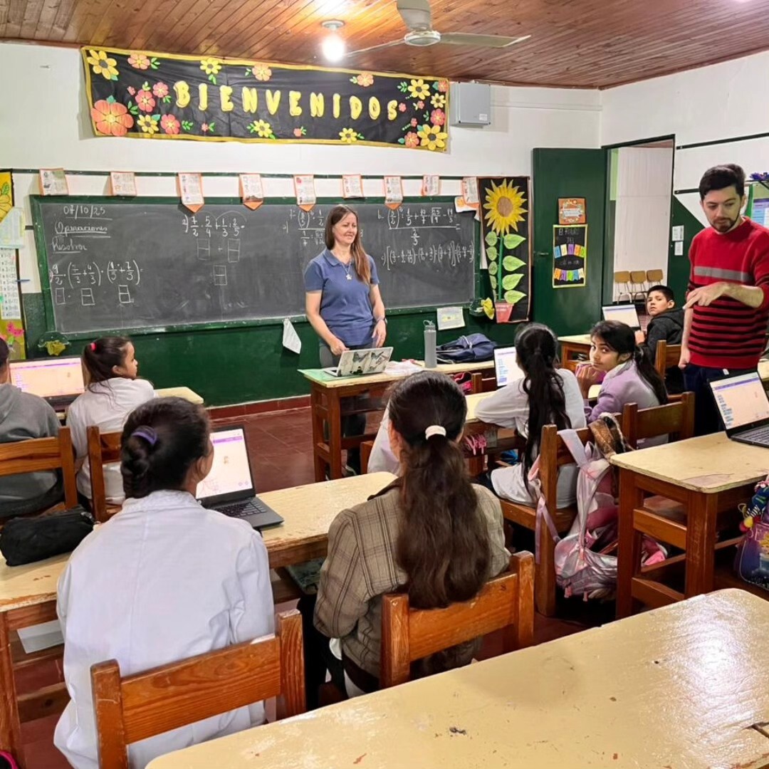 Azara impulsa la educación tecnológica con el inicio del programa de robótica y programación para niños
