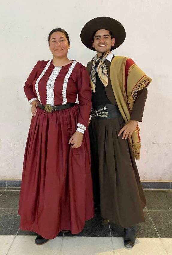 566503206_1291391552790509_1270868220421693000_n.jpg Bailarines de Colonia Dora y Pinto, solicitan ayuda