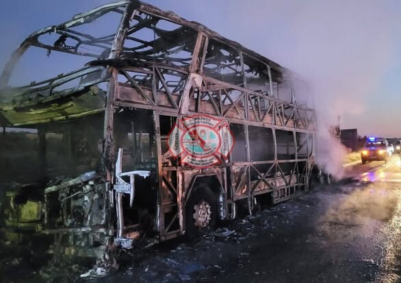 UN COLECTIVO SE INCENDIÓ EN LA AUTOVÍA NACIONAL ARTIGAS KM 112