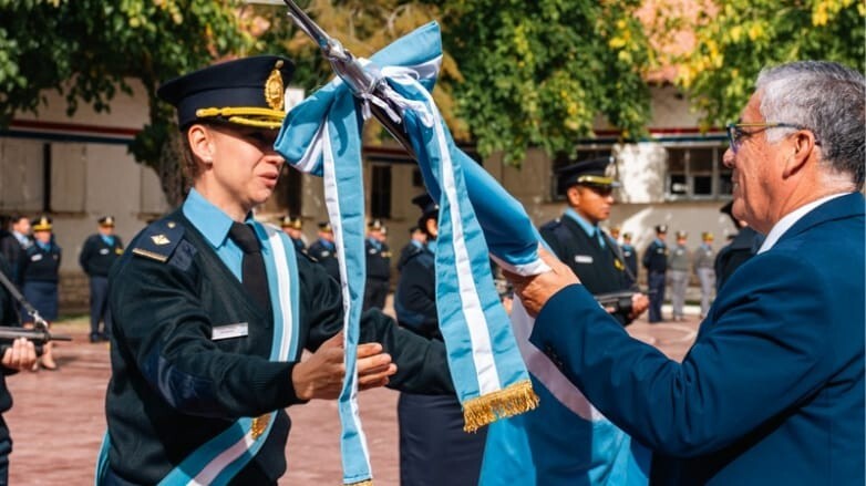 58611.jpg La escuela de Policía inició el ciclo lectivo 2026 con el relevo de sus cuerpos de Bandera