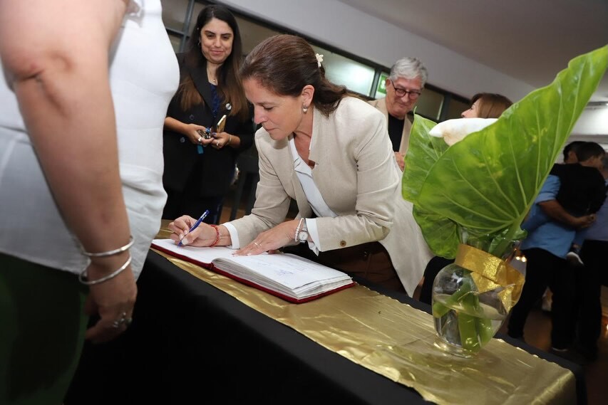 Veronica Espindola Intendente de Curuzu Cuatia Visito el Colegio General Nacional Manuel Belgrano.