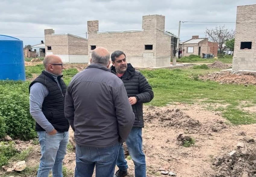 IPDUV VERIFICÓ EL AVANCE DE OBRAS HABITACIONALES EN CORONEL DU GRATY