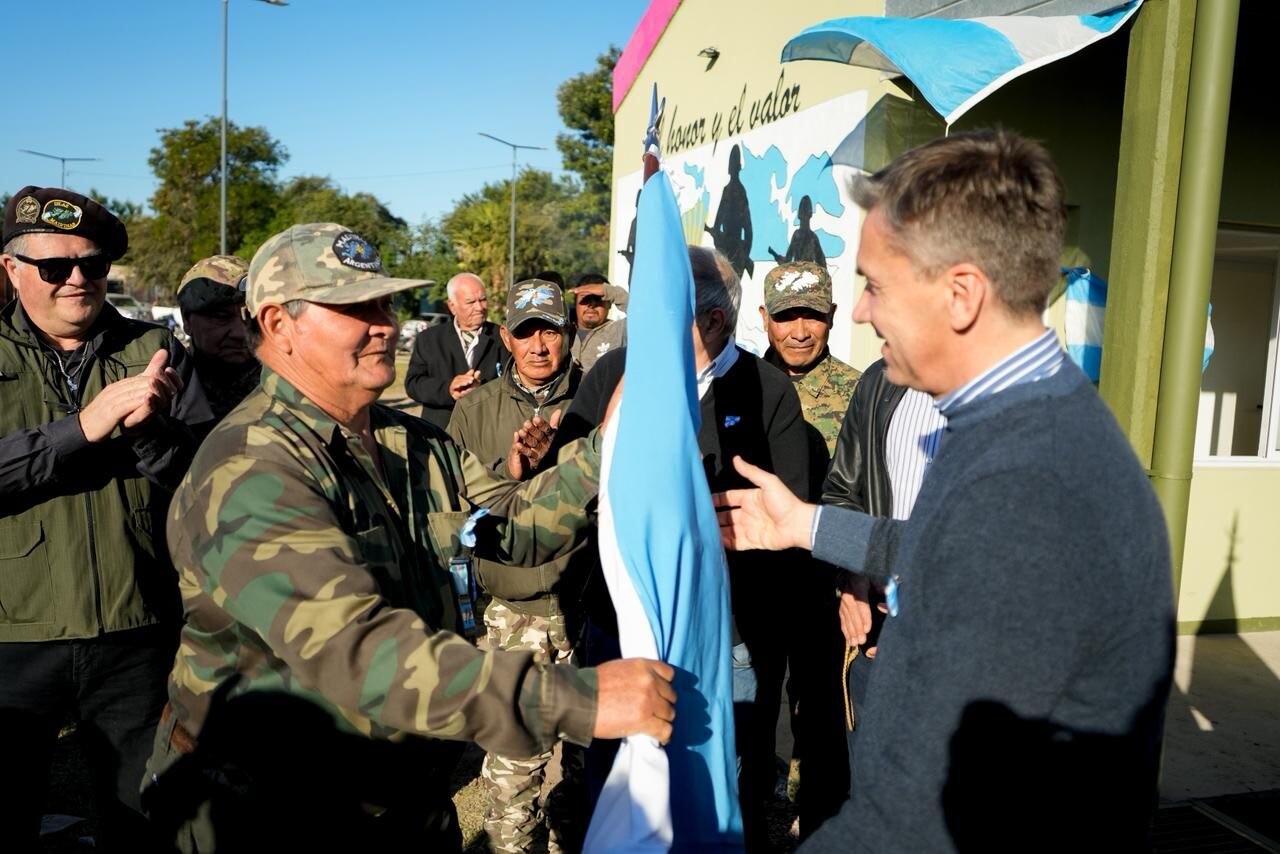 5bb46a75-ed36-4c8f-8c84-f8eba6d804dc.jpeg TRAS 44 AÑOS, EXCOMBATIENTES ORIGINARIOS DE MALVINAS YA TIENEN SU PRIMERA OFICINA EN COLONIA ABORIGEN