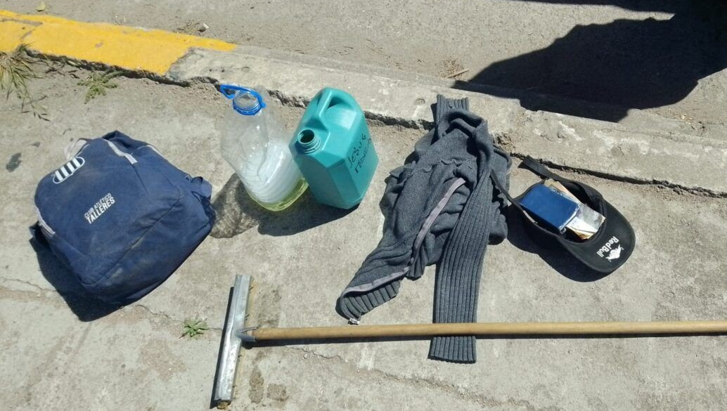 Detuvieron a dos hombres por limpiar vidrios en la vía pública en Jesús María