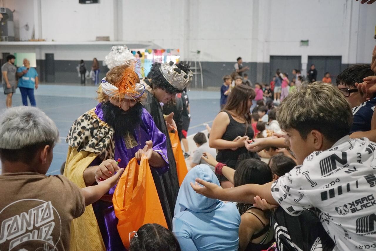 GRAN CONVOCATORIA DE FAMILIAS EN LA LLEGADA DE LOS REYES MAGOS EN RAWSON