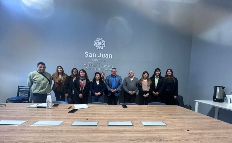 60a88f5c3fb3a10d241de2187b115840_L.jpg Fortalecen estrategias de intervención y acompañamiento para personas mayores