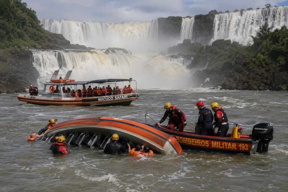 Tragedia en las Cataratas del Iguazú: murió un turista tras el vuelco de una embarcación en el lado brasileño