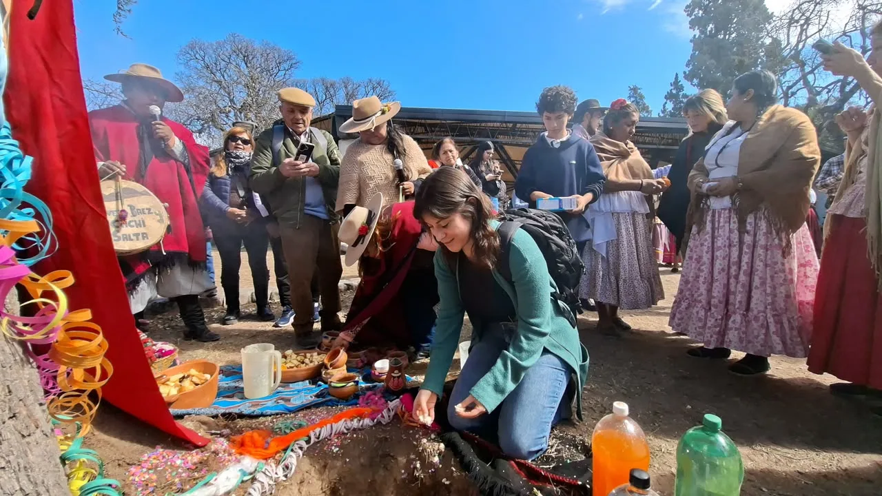 Los niños celebraron a la Madre Tierra entre coplas, danzas y tradición