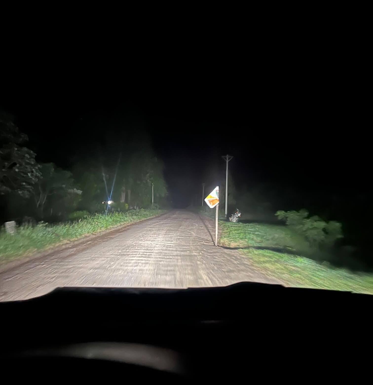 Asi se marcan de manera improvisada los baches los crateres en rutas  de Corrientes