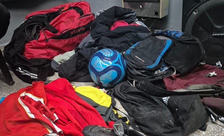 Detienen a un joven en Roldán con bolsos robados