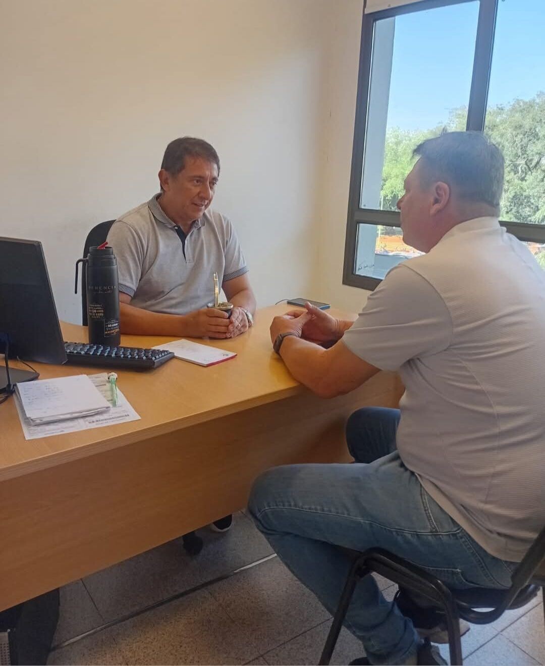 Ramón Gerega gestionó mejoras para Tres Capones en una reunión con el Dr. Martín Cesino