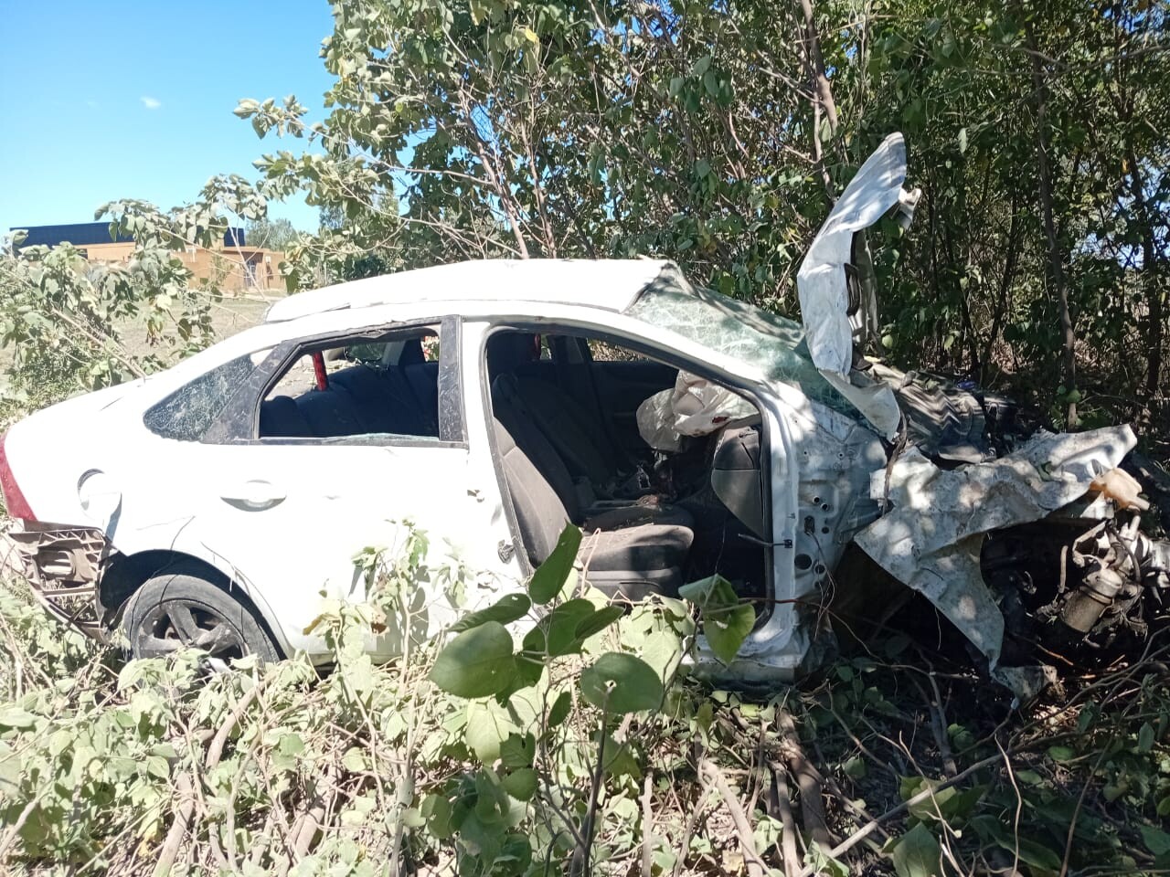 despiste de un automóvil en ruta J.