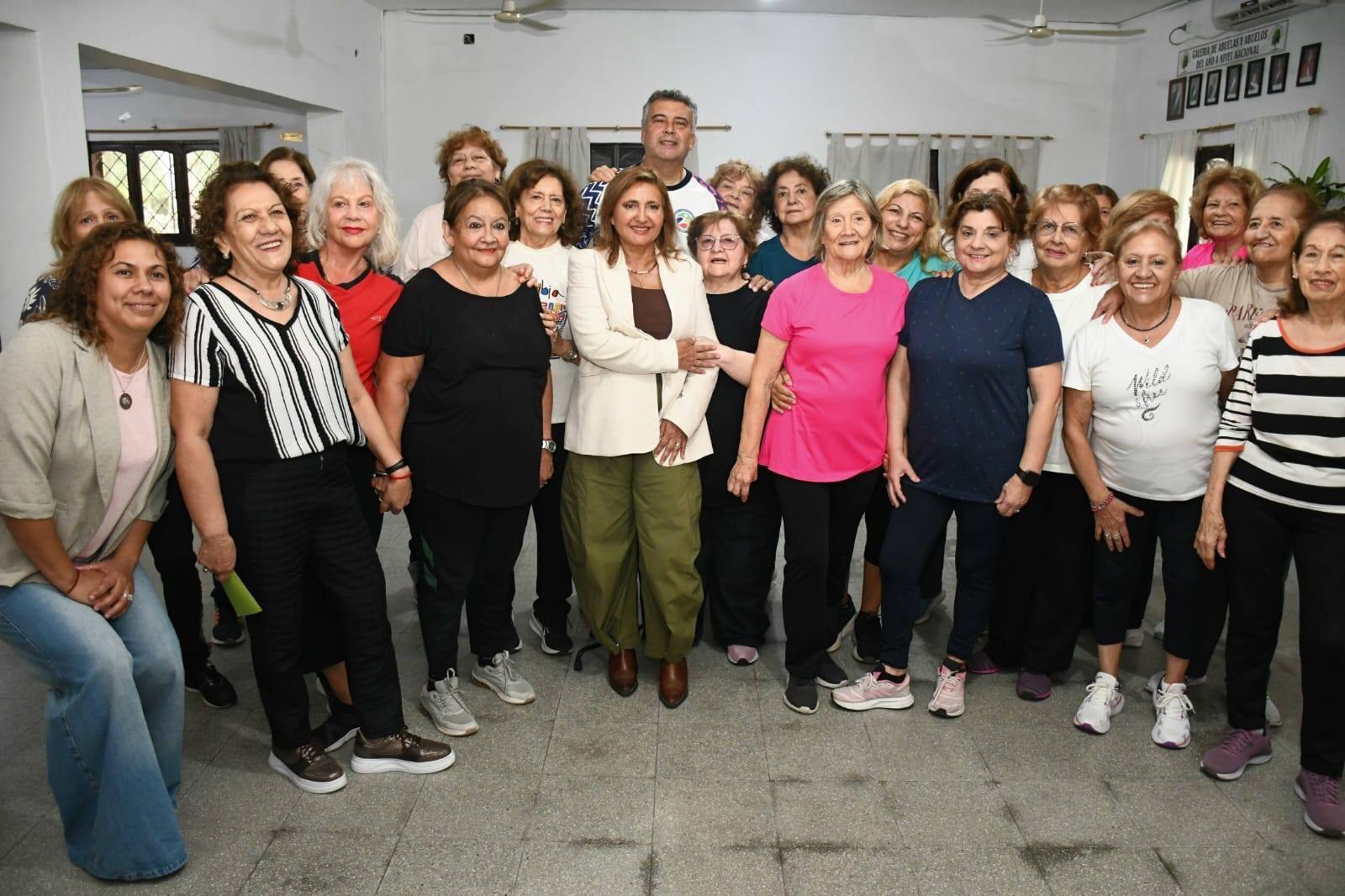 La intendente Fuentes y la ministra Nassif lanzaron la vacunación antigripal para los centros de jubilados de la ciudad