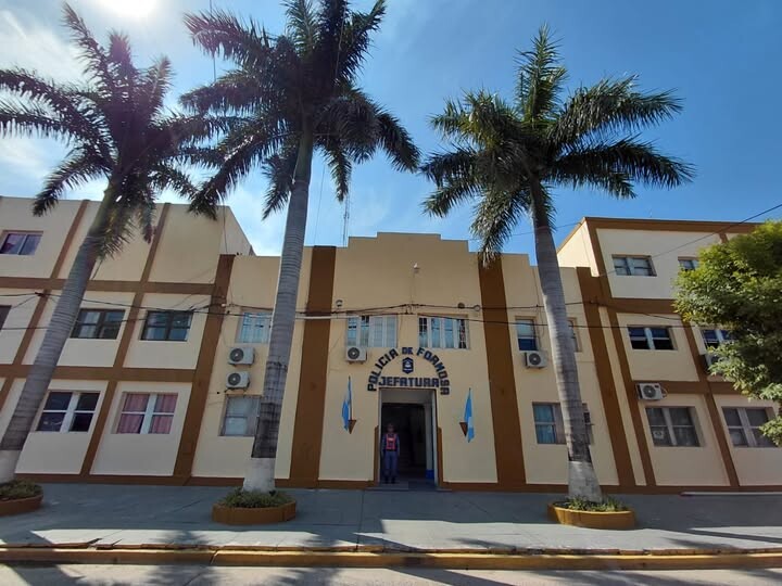 656442008_1252222447020066_4655331885936294641_n.jpg Dos efectivos administrados y puestos a disposición del Departamento Personal