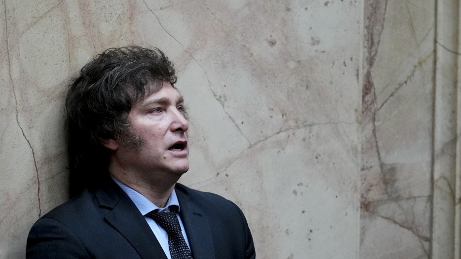 La imagen de Milei sigue cayendo a paso acelerado en las encuestas