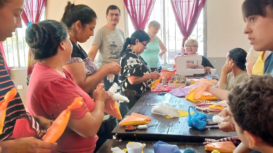 Mojón Grande: jornada de aprendizaje y creatividad en el Taller de Costura de Pascuas