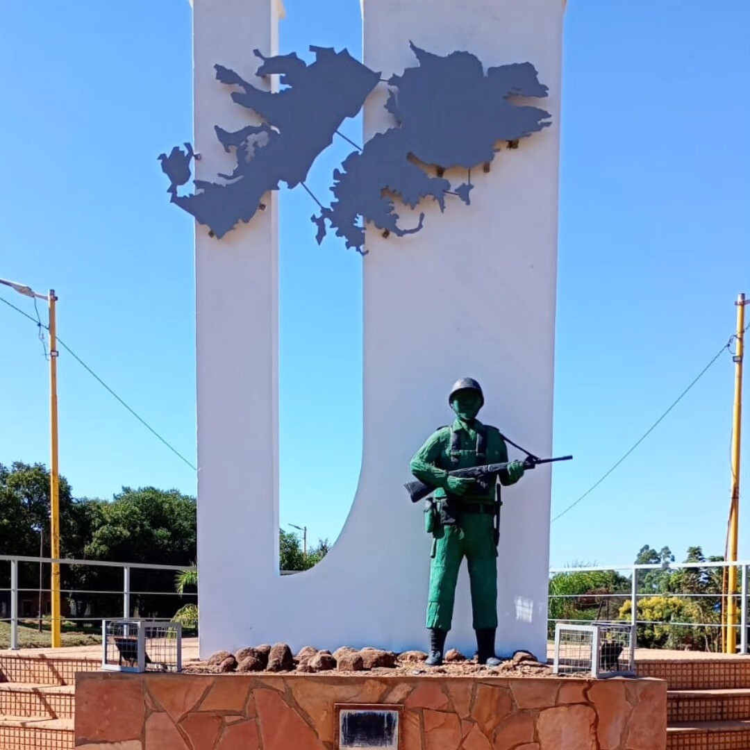 Azara conmemoró el Día del Veterano y de los Caídos en Malvinas con un emotivo acto