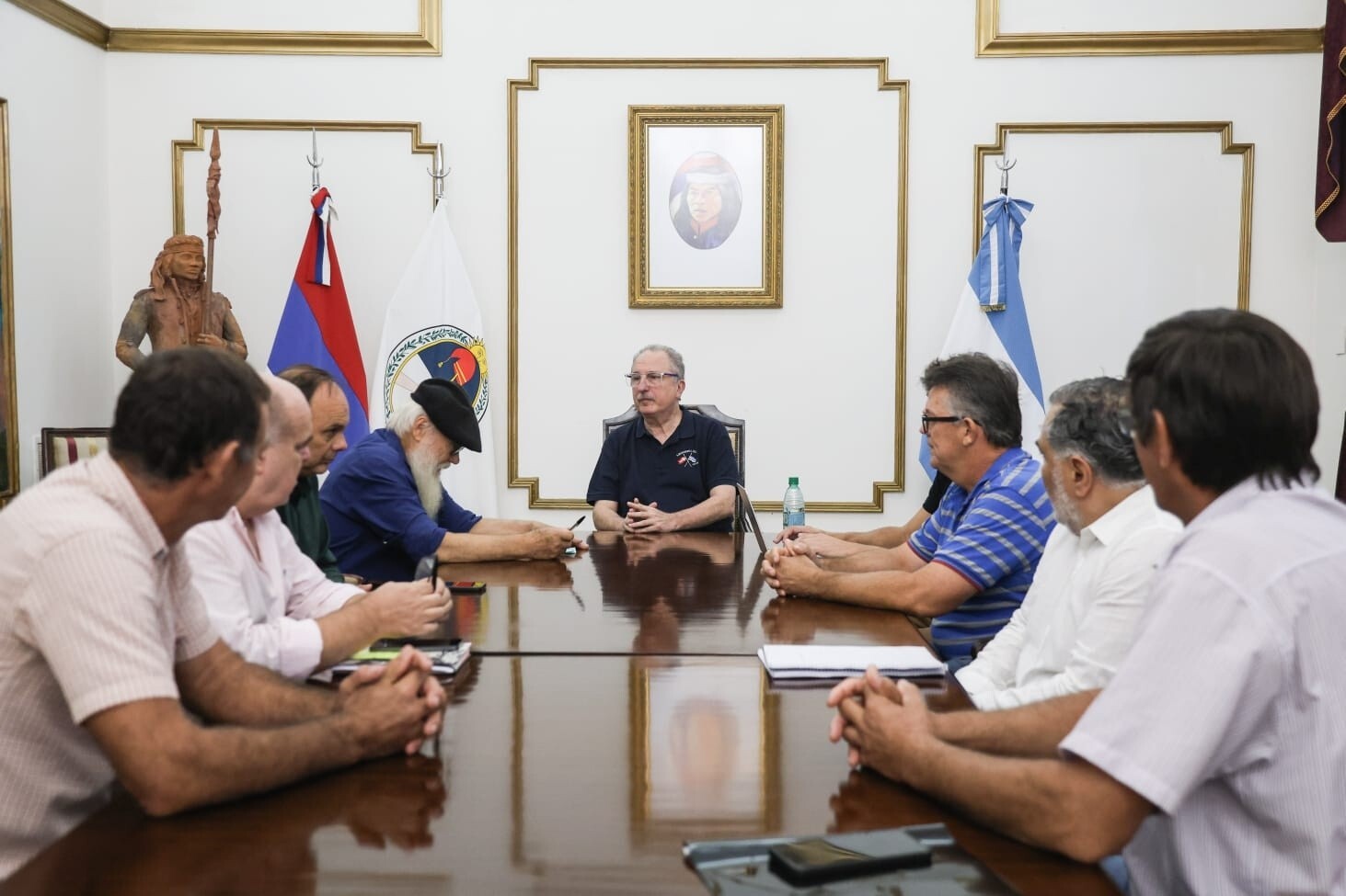 El gobernador de Misiones, Hugo Passalacqua, mantuvo este miércoles un encuentro en Casa de Gobierno con productores y referentes del sector yerbatero