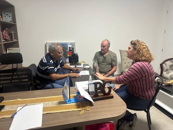 REUNIÓN ENTRE EL INTENDENTE Y PROFESIONALES FORESTALES PARA AVANZAR EN PROYECTOS AMBIENTALES.