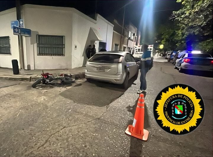 Tres personas involucradas en un choque nocturno que terminó con la retencion de ambos vehículos