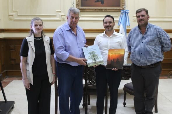 FRUCTÍFERA VISITA DEL INTENDENTE CEMBORAIN AL GOBERNADOR VALDÉS. SE VIENEN IMPORTANTES BENEFICIOS COMUNITARIOS A FUTURO. FRUCTÍFERA VISITA DEL INTENDENTE CEMBORAIN AL GOBERNADOR VALDÉS. SE VIENEN IMPORTANTES BENEFICIOS COMUNITARIOS A FUTURO.