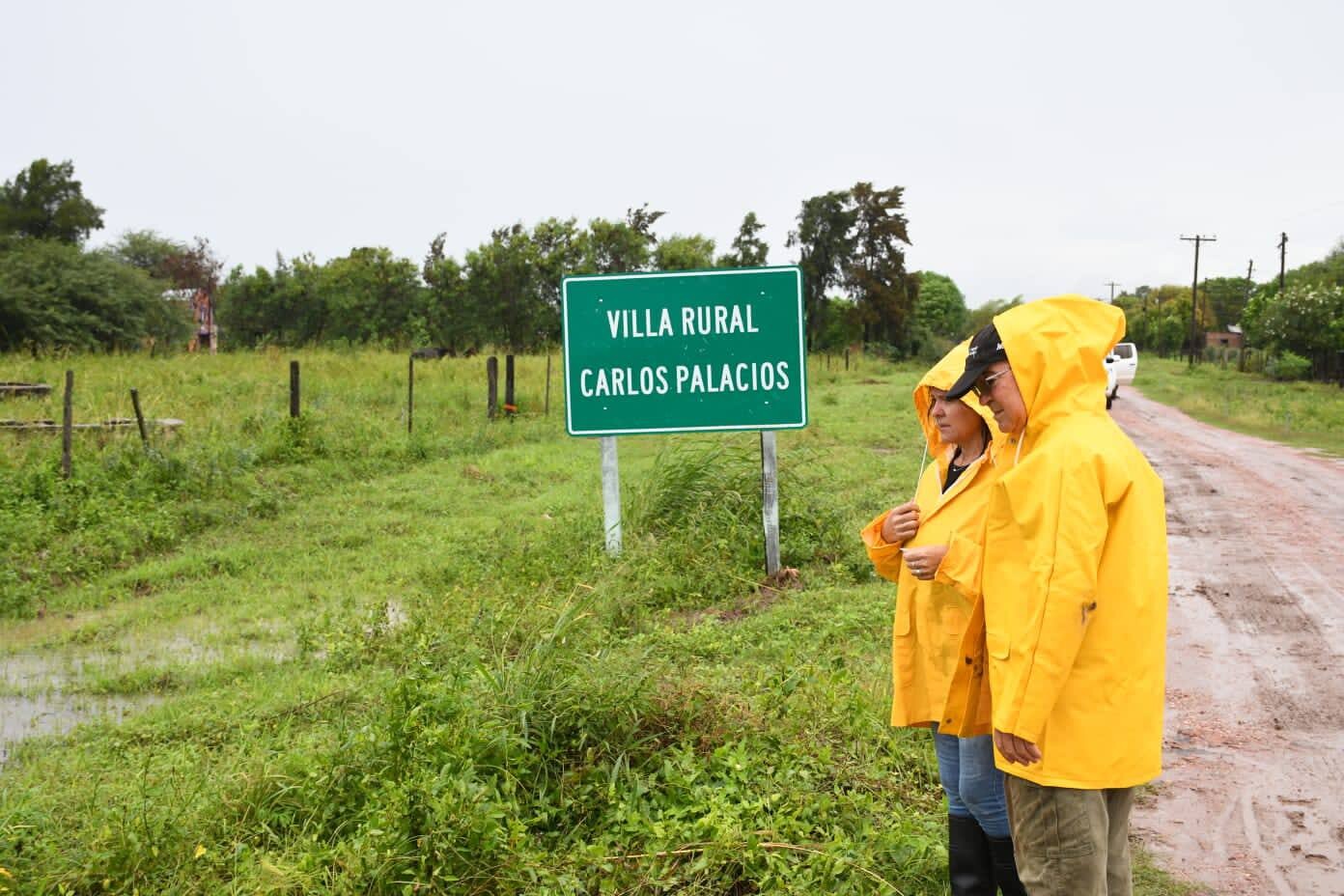 TRES ISLETAS: LA INTENDENTE MUNICIPAL RECORRIÓ Y MONITOREÓ LA VILLA RURAL CARLOS PALACIOS TRAS LAS LLUVIAS DE HOY