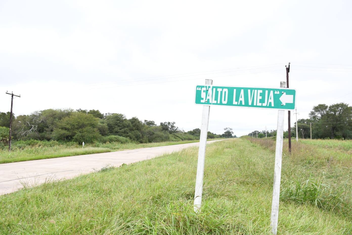 TRES ISLETAS: EL EQUIPO DE GOBIERNO MUNICIPAL EVALUÓ EL COMPORTAMIENTO DEL CAUDAL DE AGUA EN EL ZANJÓN SALTO LA VIEJA