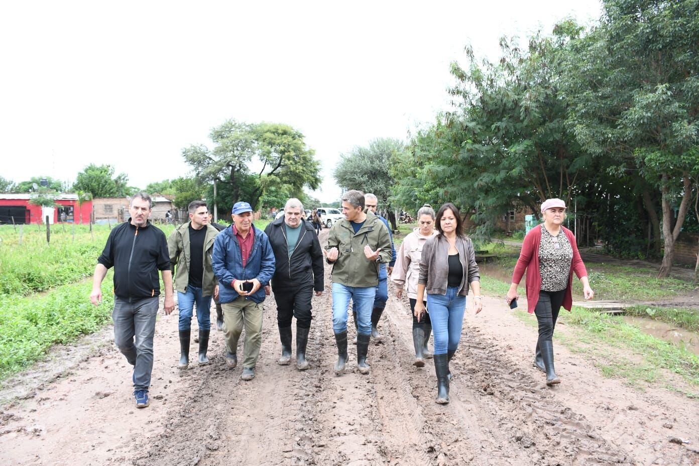 TRES ISLETAS: LA JEFA DE ESTADO Y EL GOBERNADOR RECORRIERON BARRIOS AFECTADOS Y SE REUNIERON CON EL SECTOR PRODUCTIVO