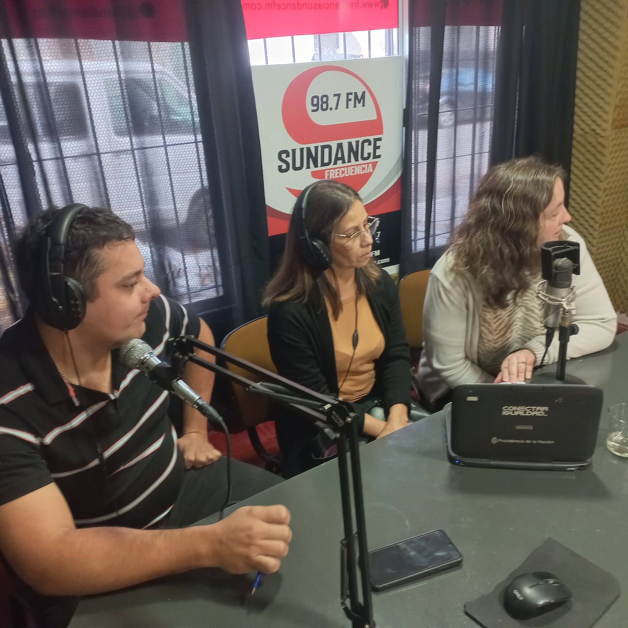 Frecuencia Sundance festejando el 33° aniversario de la Escuela Técnica N° 20 «Antonio Berni, junto a Directivos y Docentes
