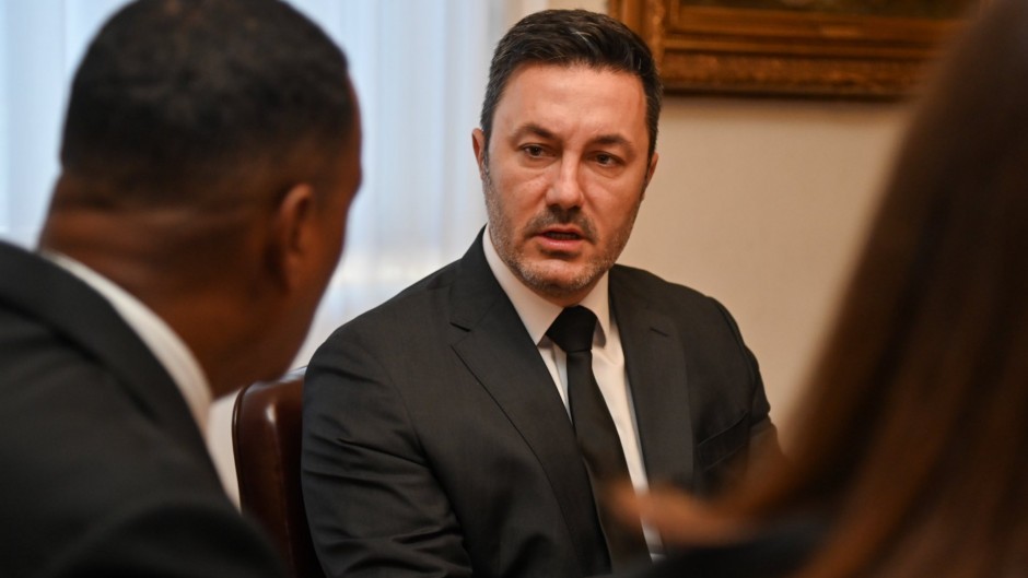 La esposa de un suboficial de la Armada denunció que la obra social no le cubre el tratamiento oncológico