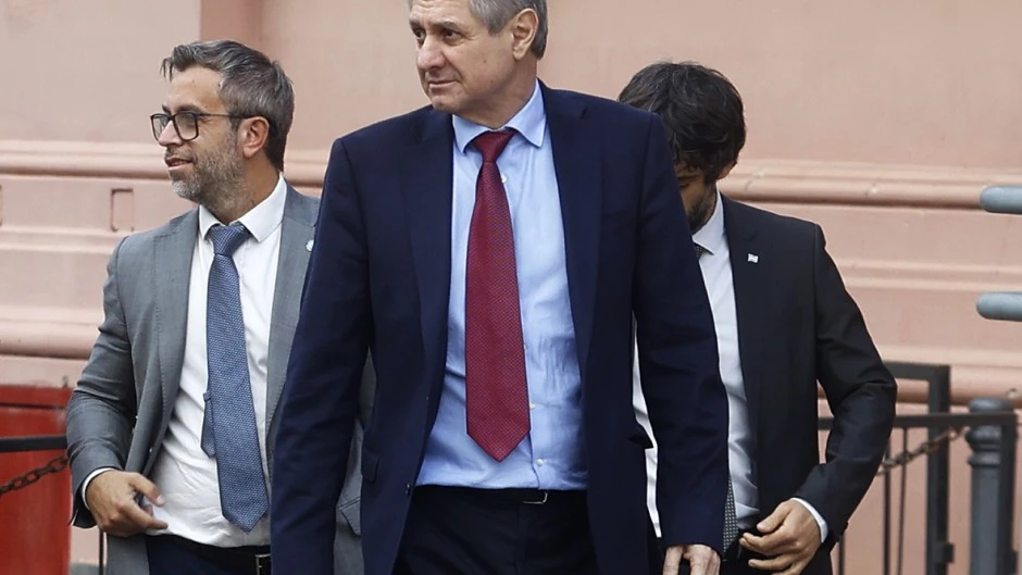 Los fondos de los jubilados, en la mira de Comodoro Py: denuncian a funcionarios por las pérdidas del FGS en el default de Albanesi