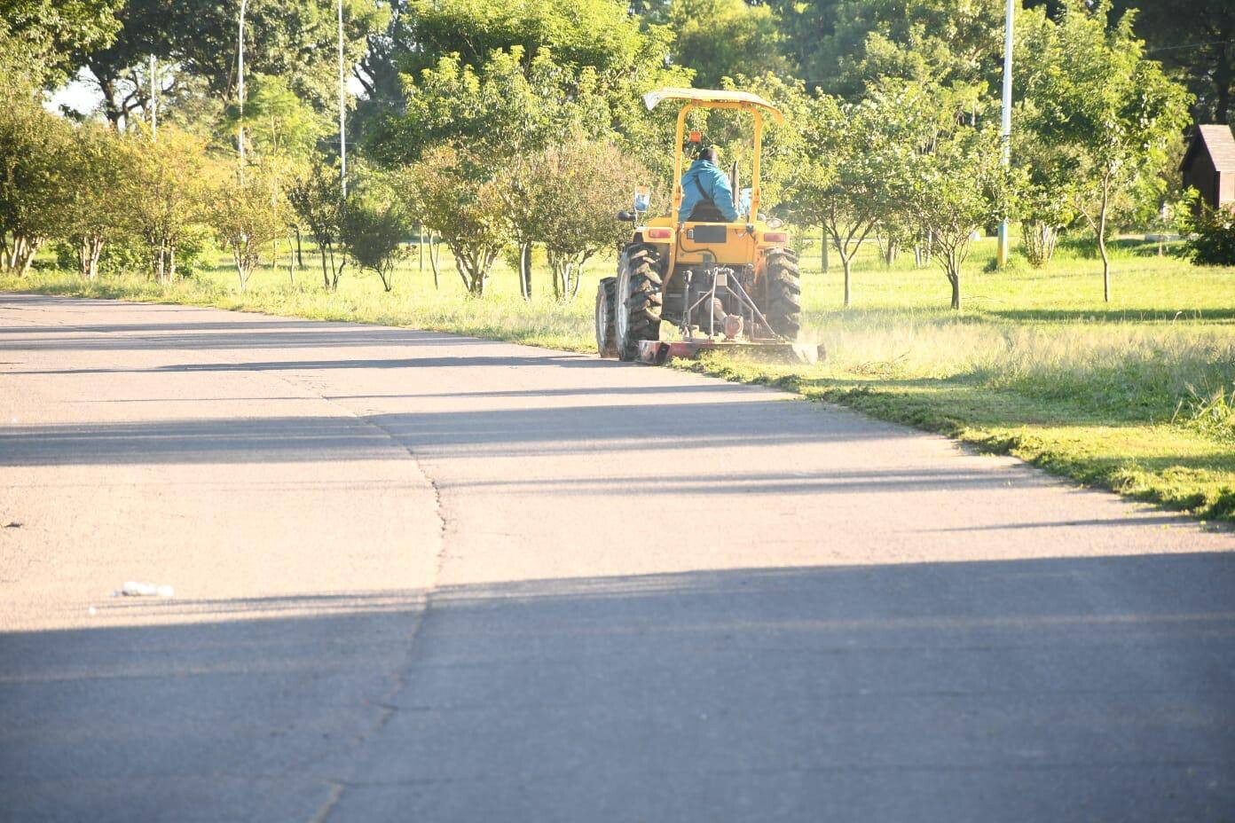 TRES ISLETAS: EQUIPOS DEL ÁREA DE SERVICIOS PÚBLICOS INICIARON LA SEMANA CON DISTINTOS TRABAJOS