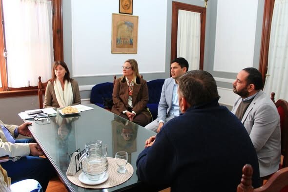 AUTORIDADES DEL BANCO DE CORRIENTES DIALOGARON CON EL INTENDENTE CEMBORAIN.